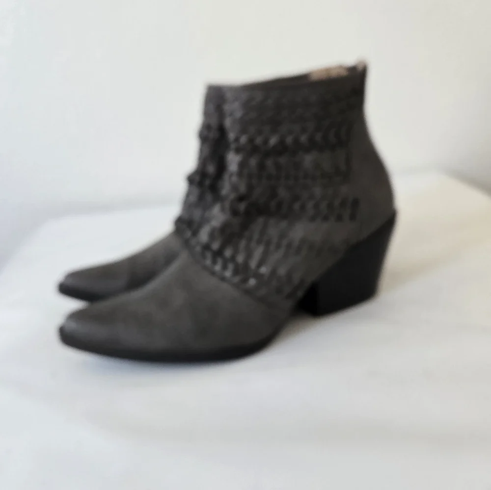 SEVEN DIALS Quinn‎ Woven Western Cowgirl Ankle Booties Women's size 7.5